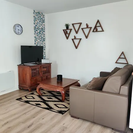 Сasa de vacaciones Maison Indépendante Avec Piscine Et Jardin à Mérignac, à 15 Min Du Centre De Bordeaux