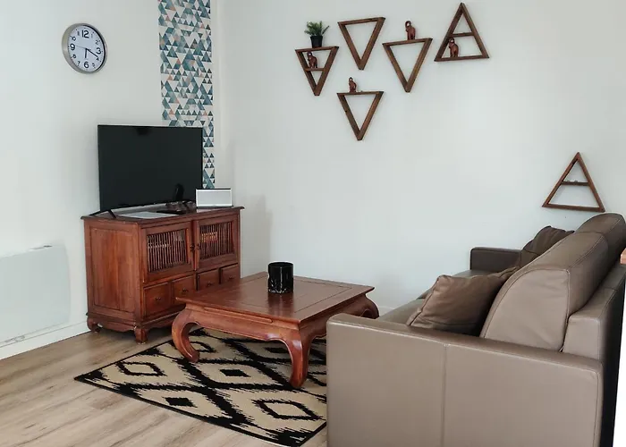 Сasa de vacaciones Maison Indépendante Avec Piscine Et Jardin à Mérignac, à 15 Min Du Centre De Bordeaux